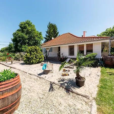 Holiday home Berrybay