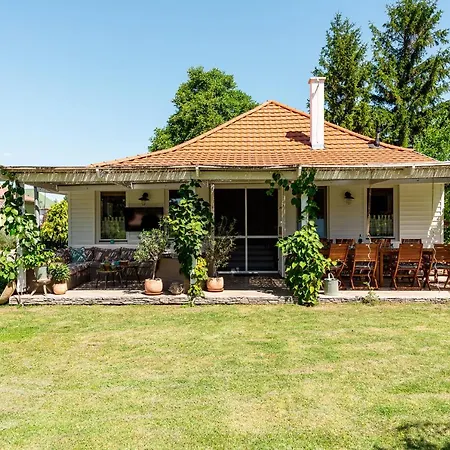 Holiday home Berrybay