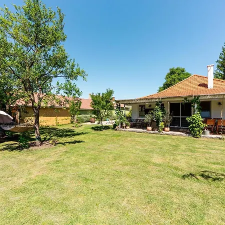 Berrybay Feriehus Balatonkeresztúr